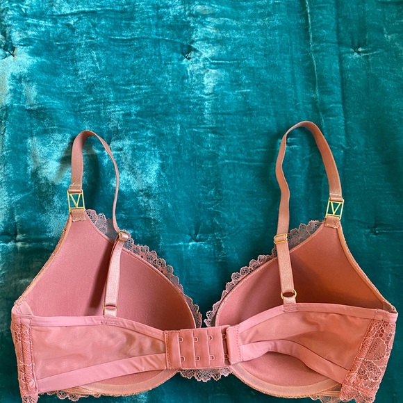 Victoria’s Secret VERY SEXY Love Push-up Bra - Picture 2 of 3